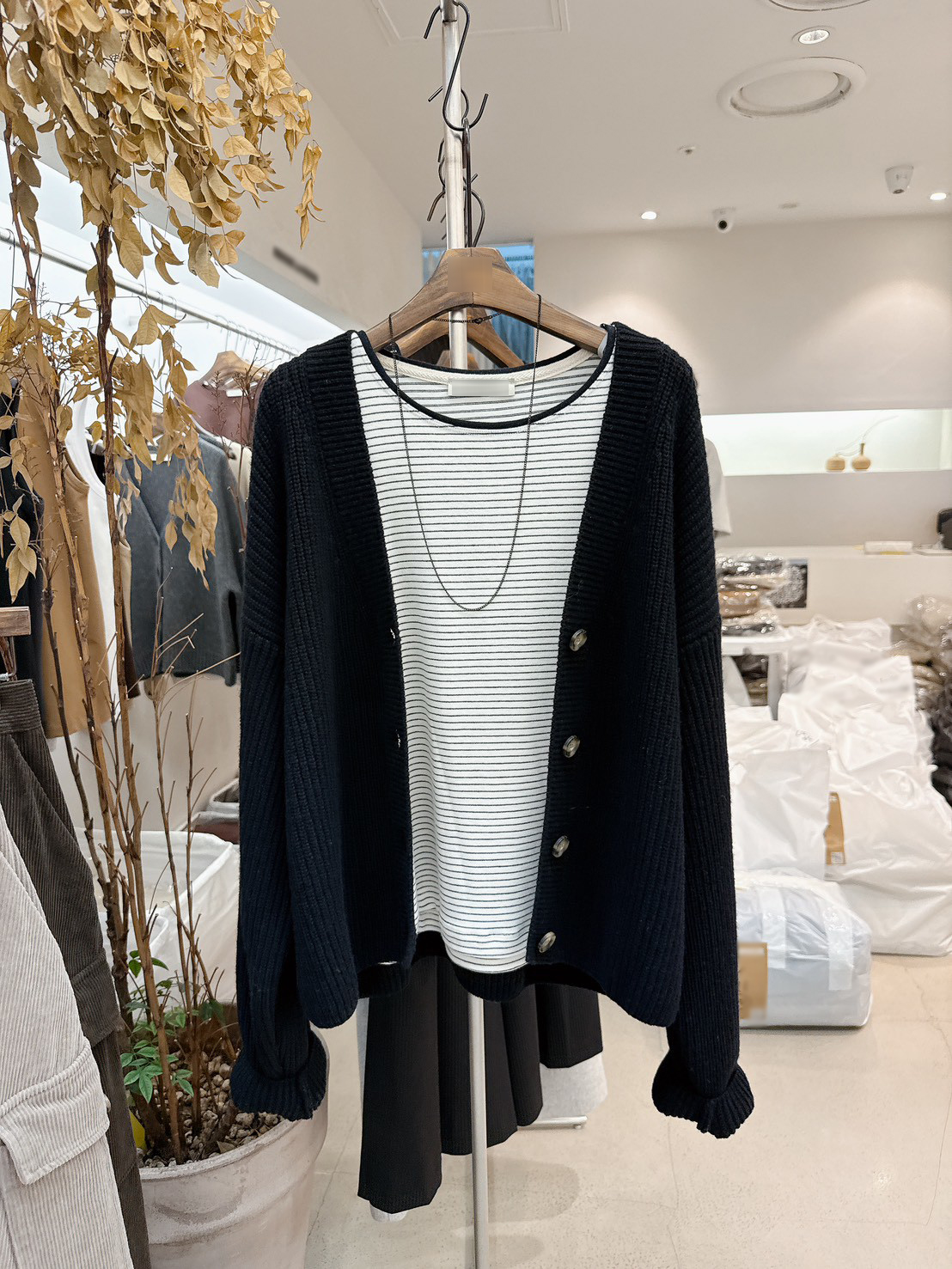 C12.親膚V領羊羔毛針織外套