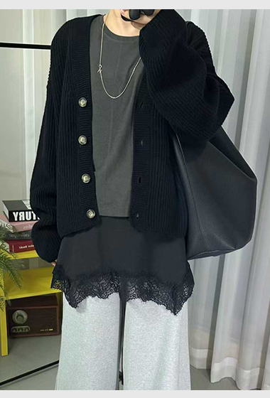 C12.親膚V領羊羔毛針織外套