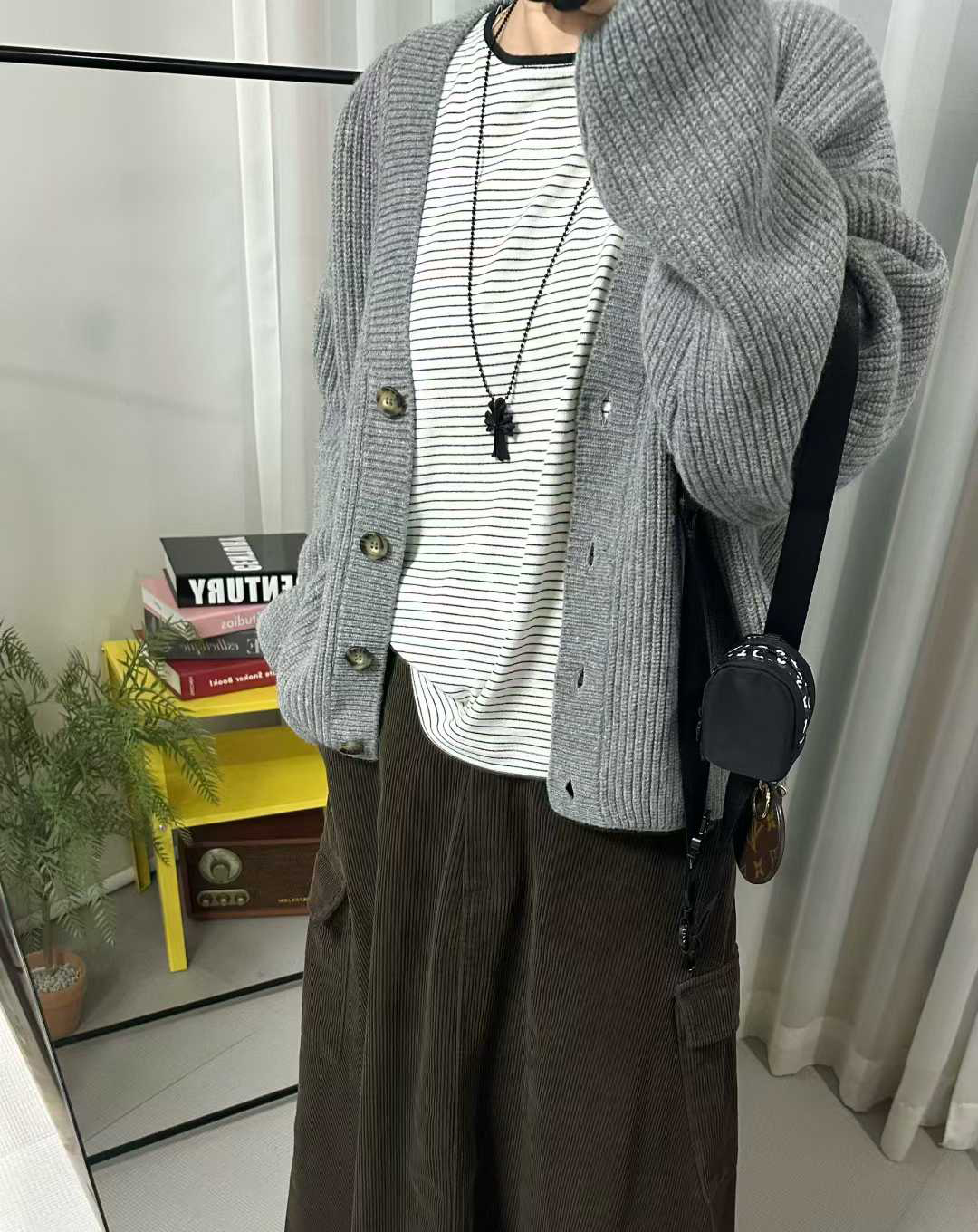 C12.親膚V領羊羔毛針織外套