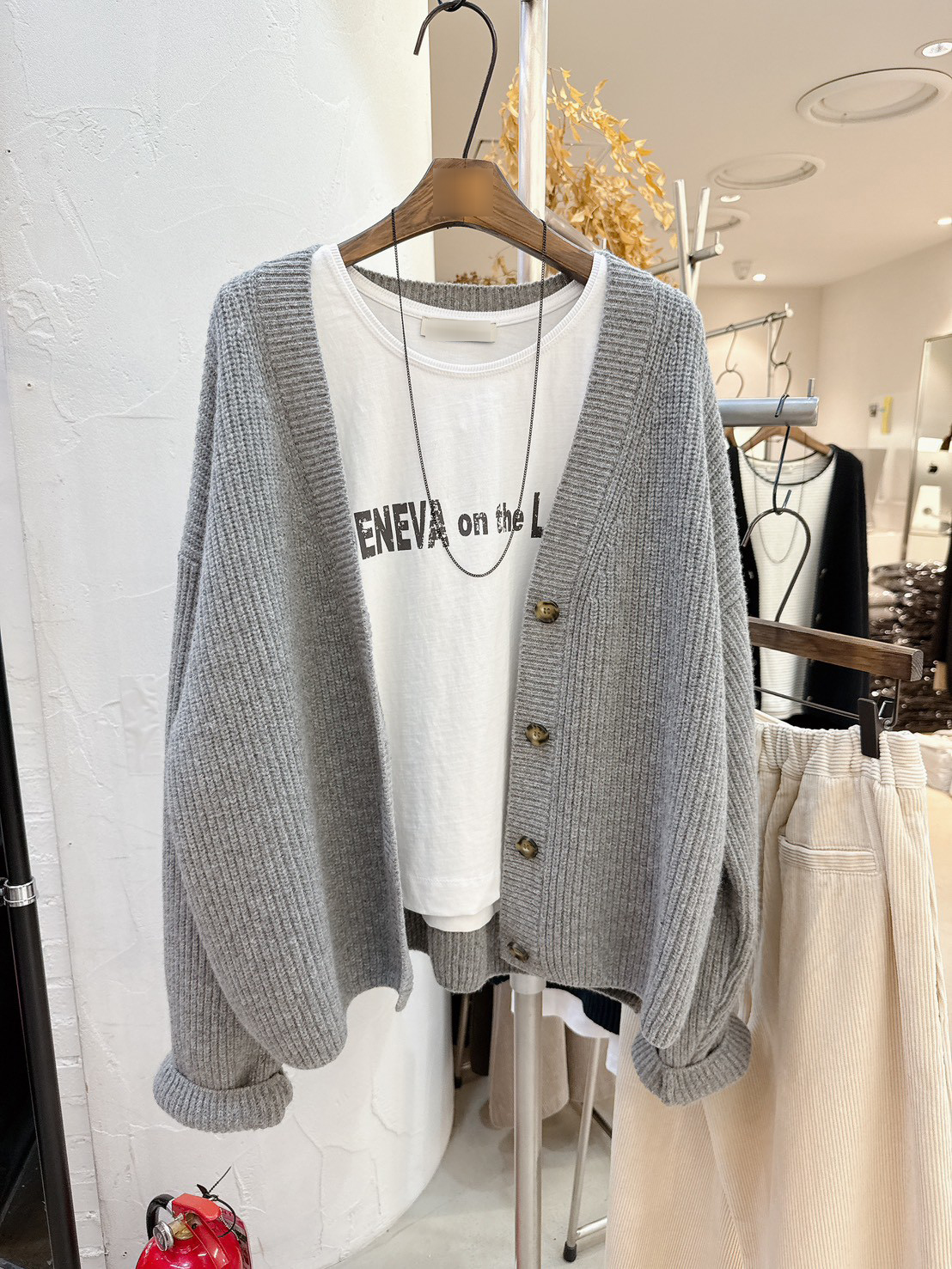 C12.親膚V領羊羔毛針織外套