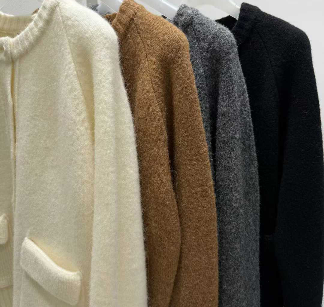 B82.質感家保暖口袋圓領針織外套