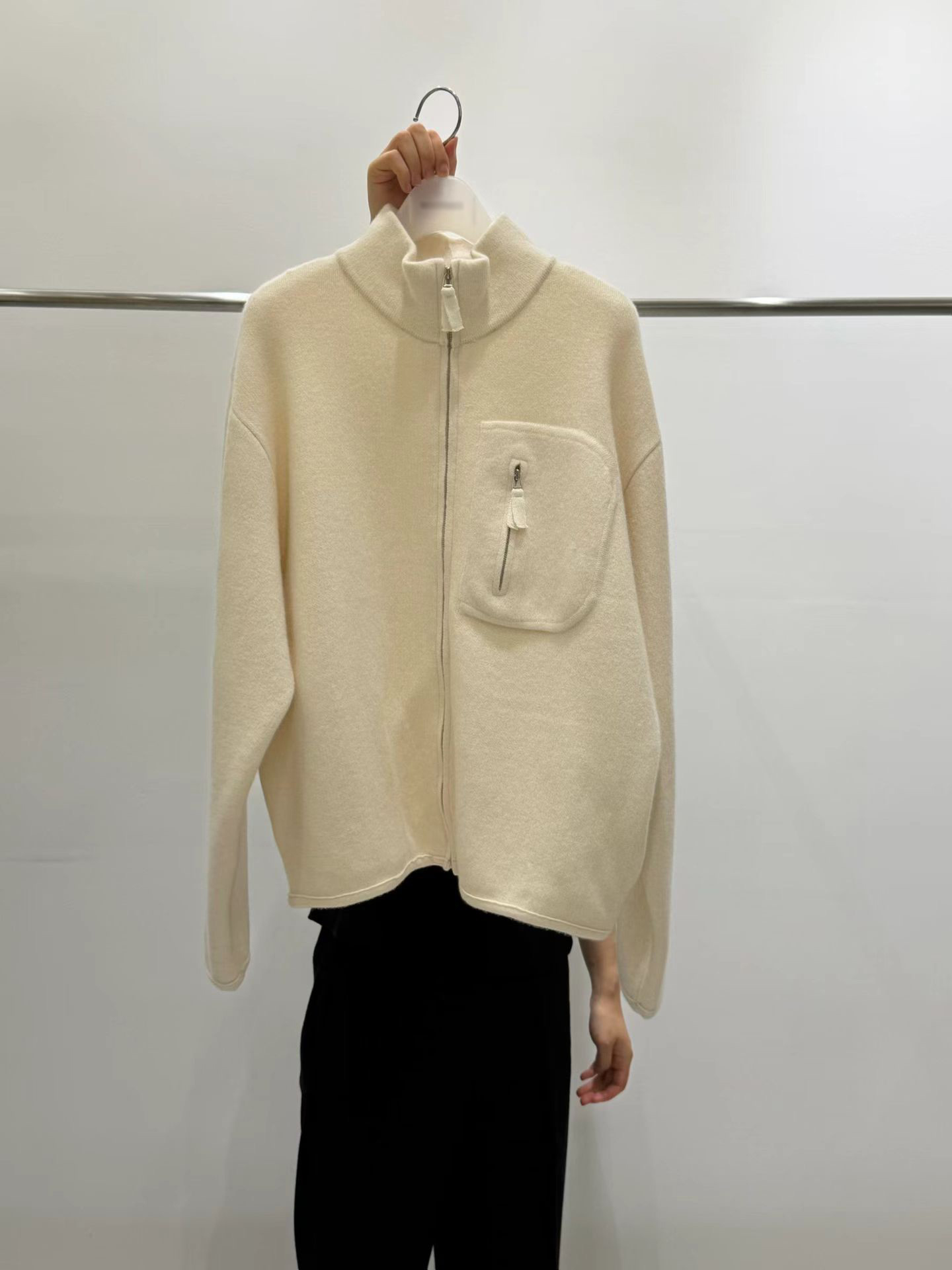 質感家高領單邊口袋拉鍊外套