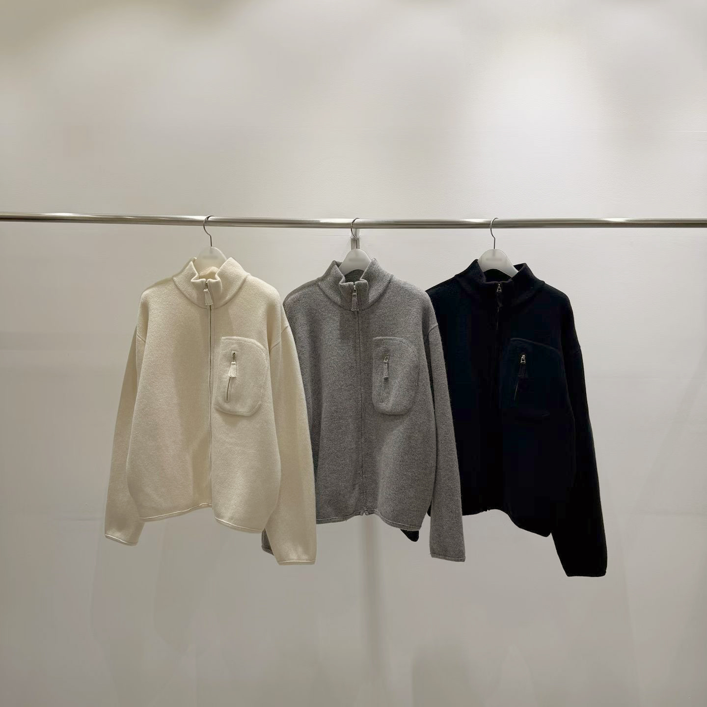 質感家高領單邊口袋拉鍊外套