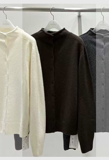 B77.質感家微高領小排釦毛衣外套