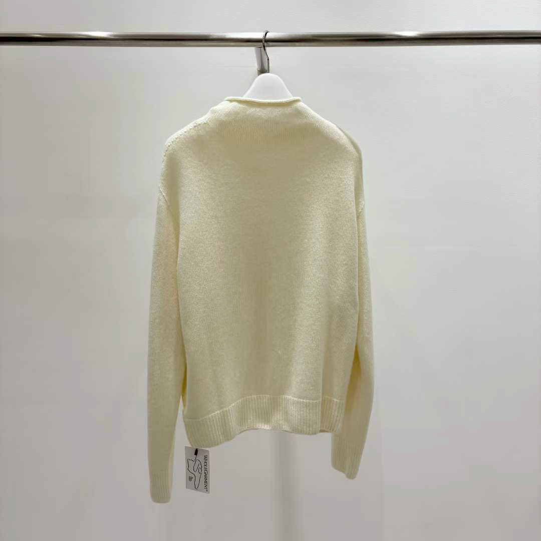 B77.質感家微高領小排釦毛衣外套