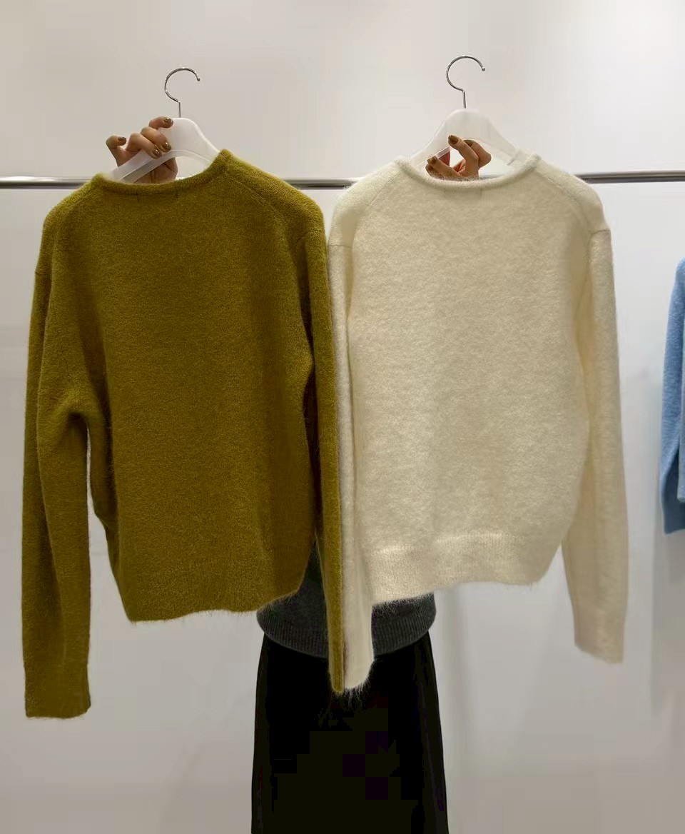 B75.質感家圓領同色包釦針織外套