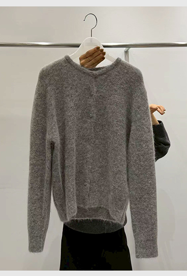 B75.質感家圓領同色包釦針織外套