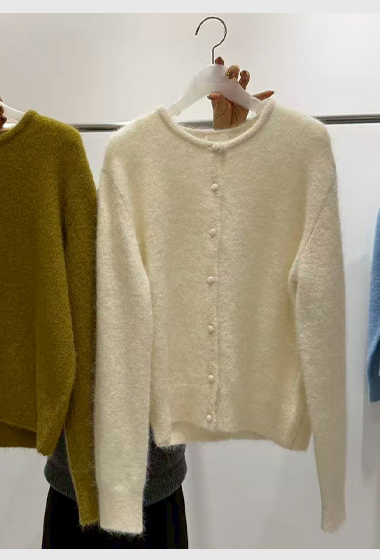 B75.質感家圓領同色包釦針織外套