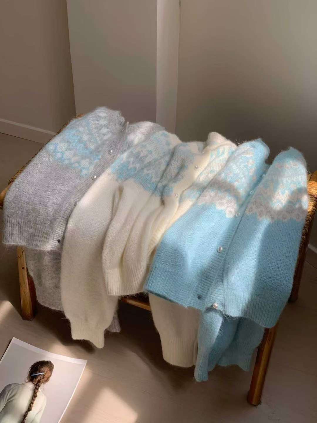 B104.可可家夢幻印花羊毛排釦外套