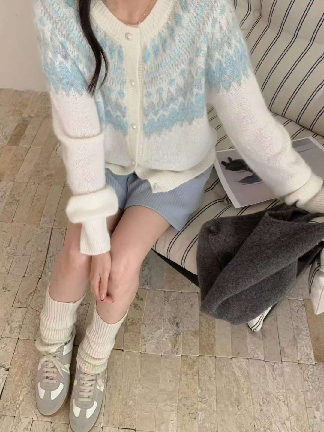 B104.可可家夢幻印花羊毛排釦外套