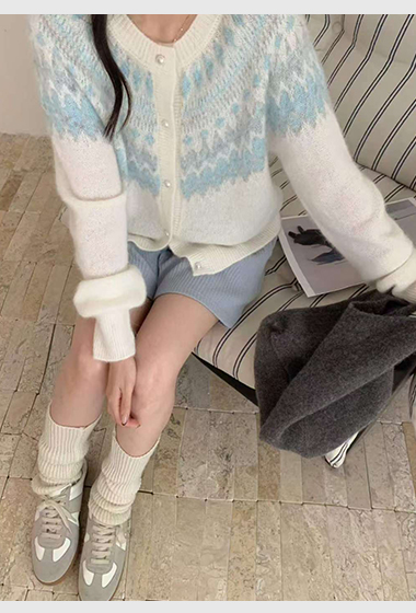 B104.可可家夢幻印花羊毛排釦外套