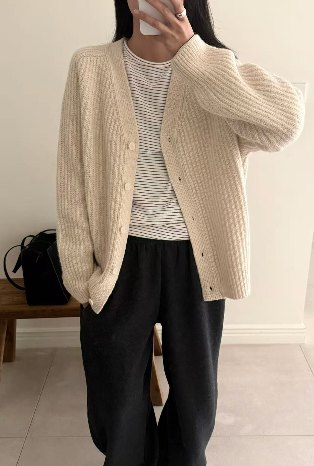 B54.瘦瘦歐膩V領直坑條毛衣外套