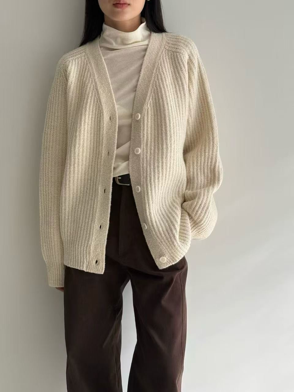 B54.瘦瘦歐膩V領直坑條毛衣外套