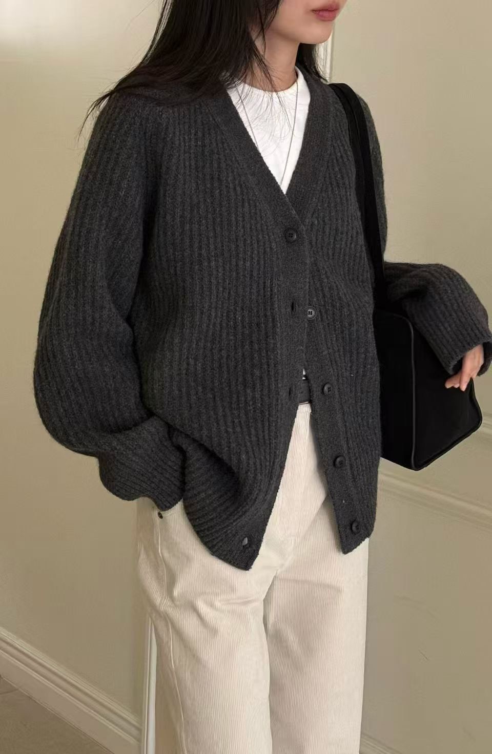 B54.瘦瘦歐膩V領直坑條毛衣外套