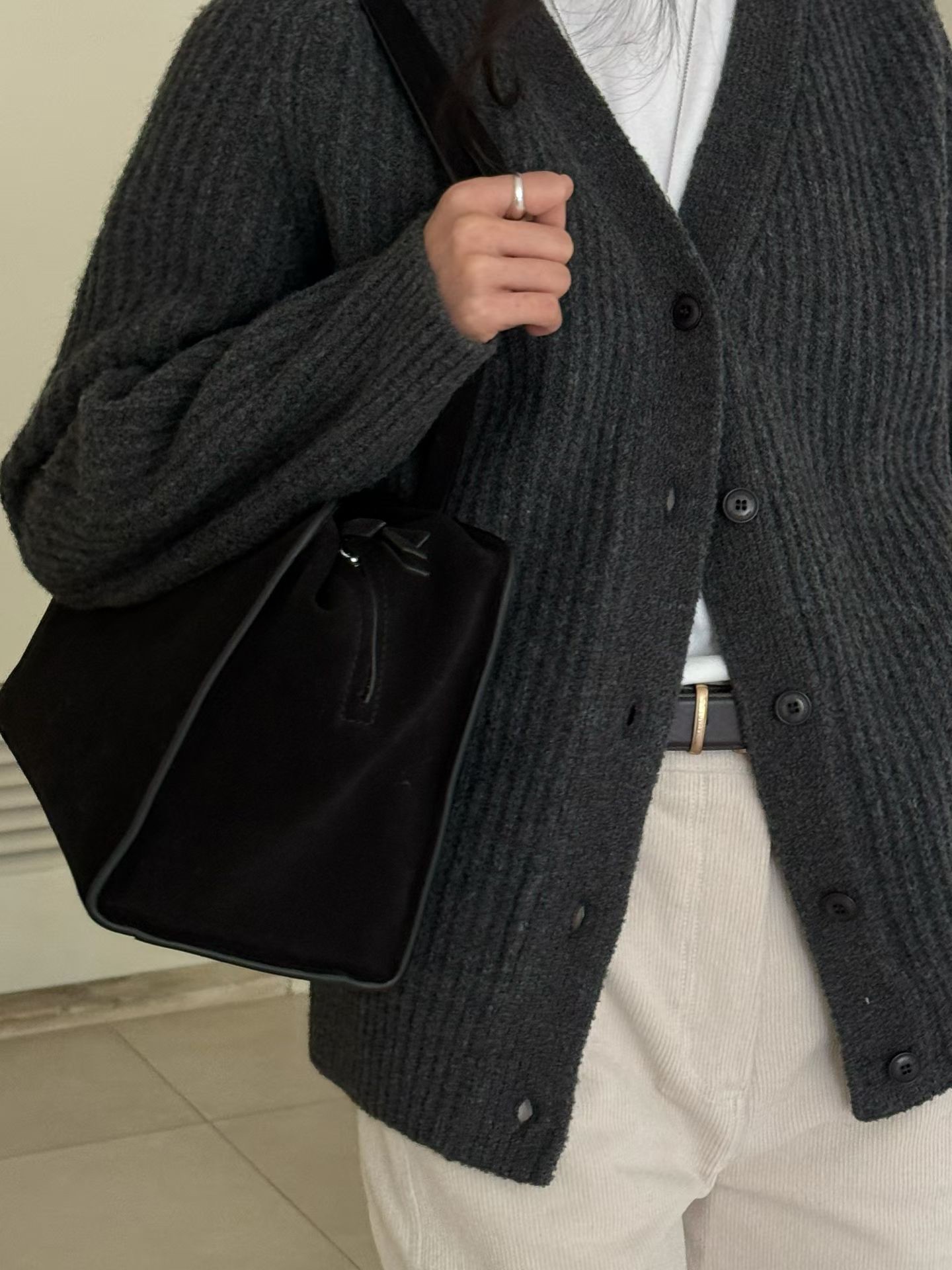 B54.瘦瘦歐膩V領直坑條毛衣外套