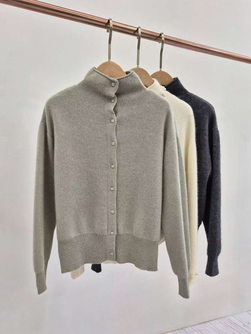 B69.可可家半高領小排釦毛衣外套