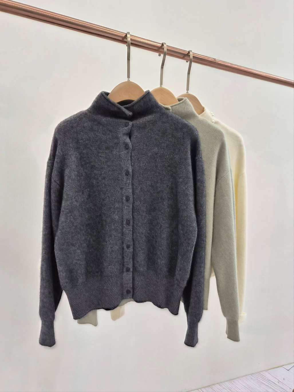 B69.可可家半高領小排釦毛衣外套