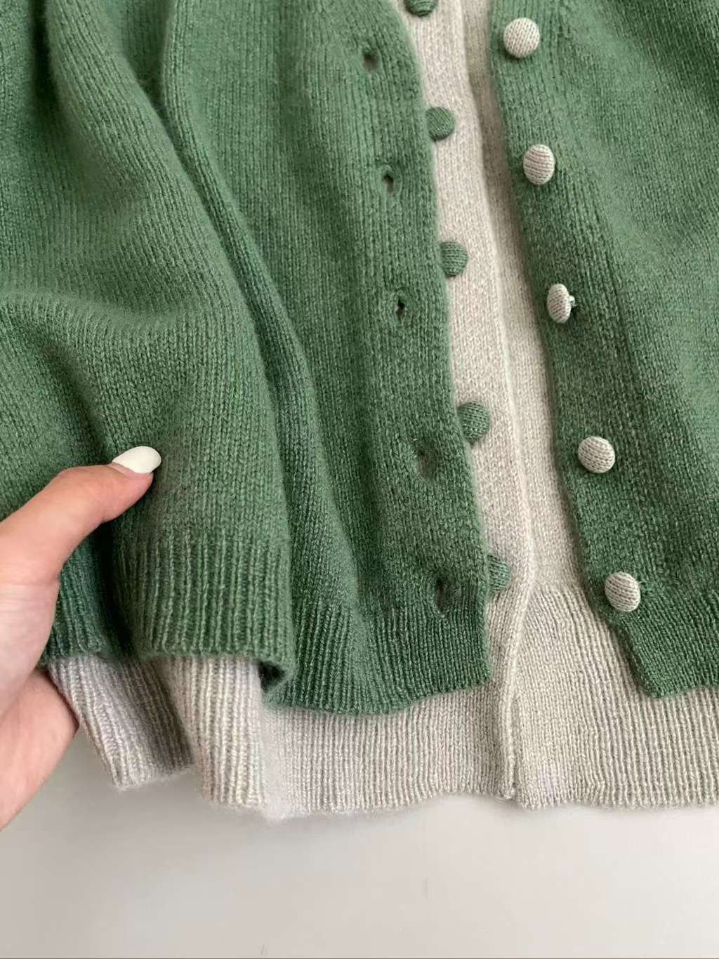 B63.可可家撞色V領假兩件排釦毛衣外套