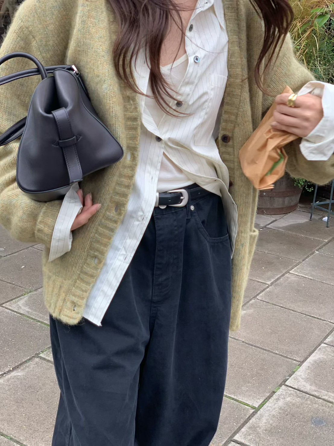 A17.小V家唯美雙口袋馬海毛衣外套