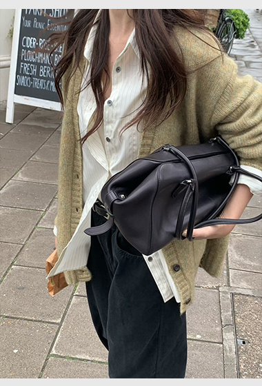 A17.小V家唯美雙口袋馬海毛衣外套