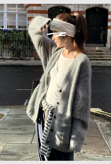 A17.小V家唯美雙口袋馬海毛衣外套