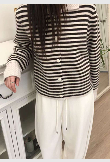 A101.星星家麻花織紋領浣熊條紋外套