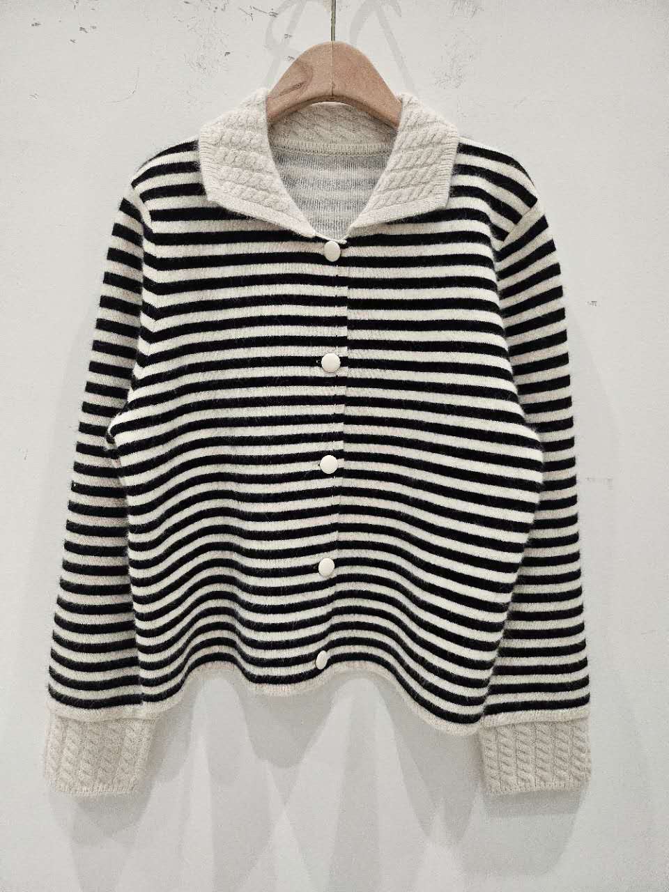 A101.星星家麻花織紋領浣熊條紋外套