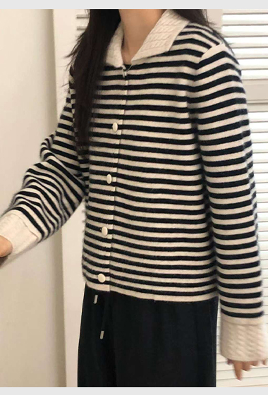 A101.星星家麻花織紋領浣熊條紋外套