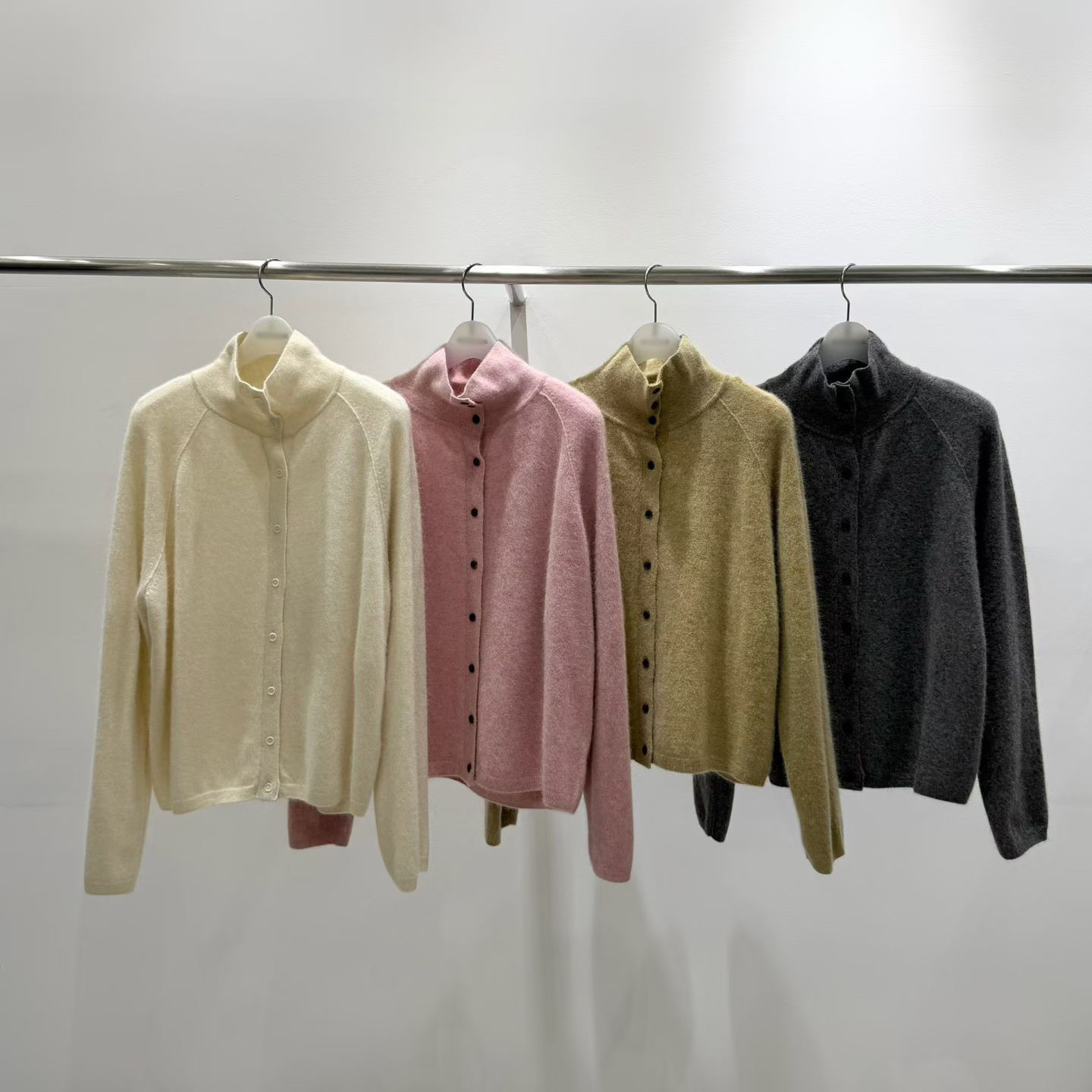 B35.質感家粉彩立領排釦毛衣