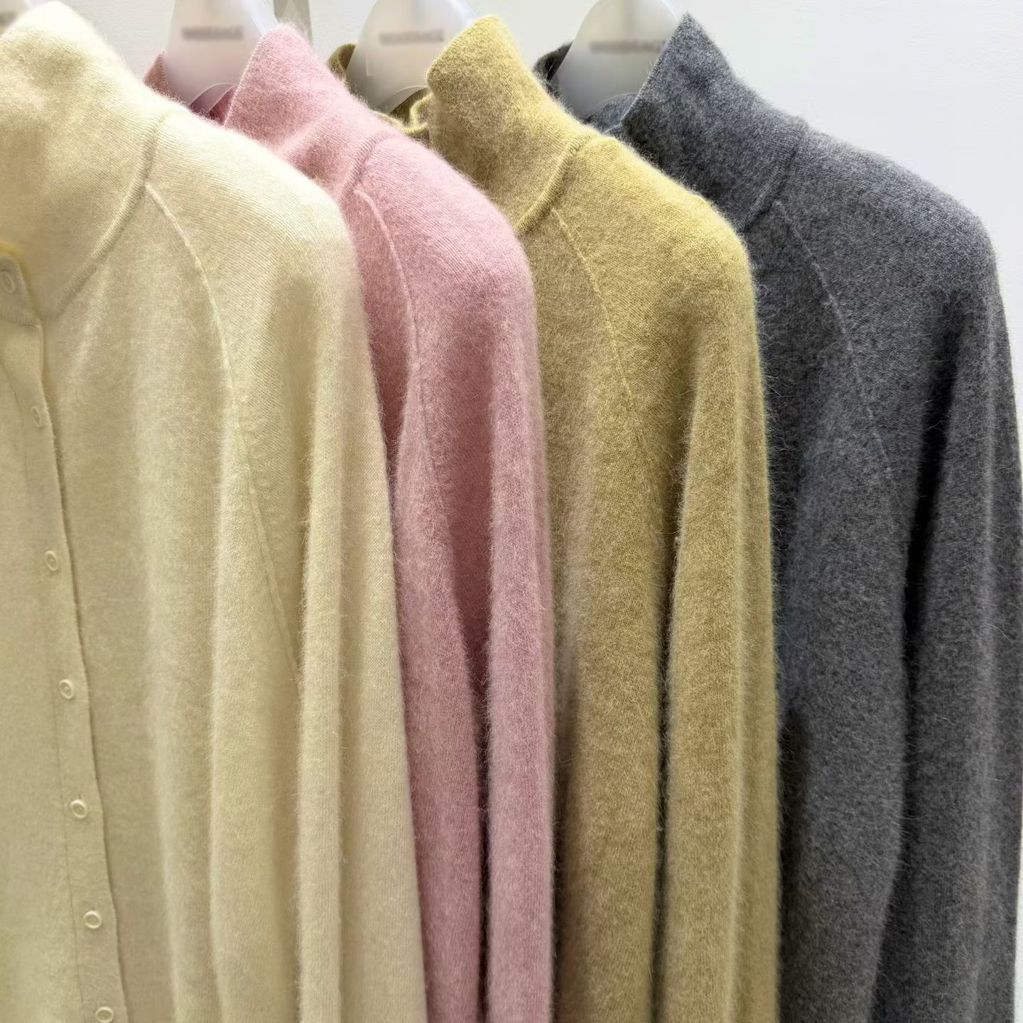 B35.質感家粉彩立領排釦毛衣