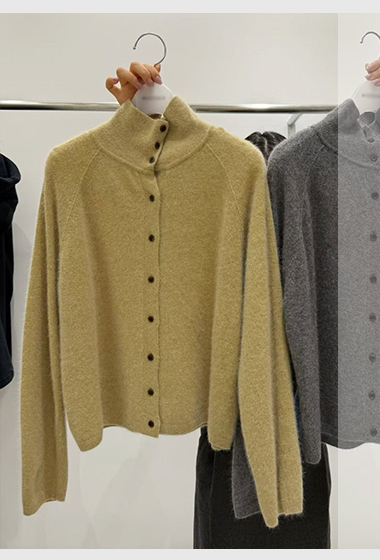 B35.質感家粉彩立領排釦毛衣