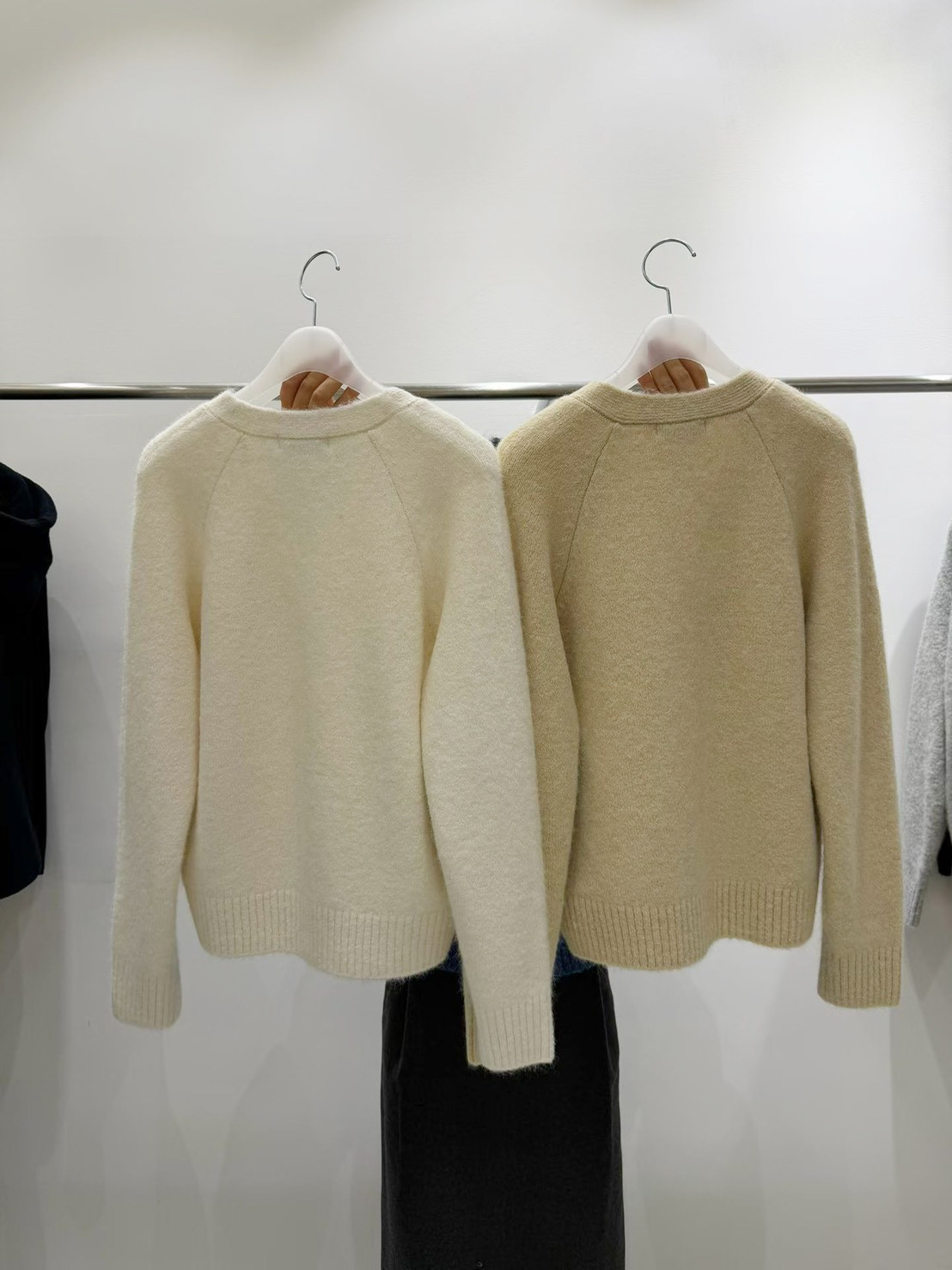 B36.質感家高級V領排釦針織外套