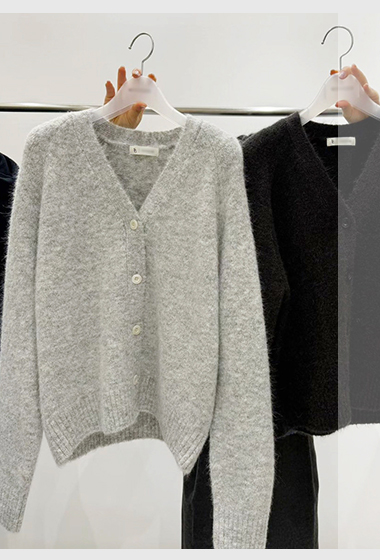 B36.質感家高級V領排釦針織外套