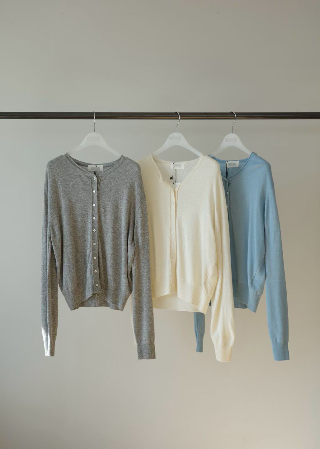 A71.瘦瘦歐膩溫柔排釦針織小外套