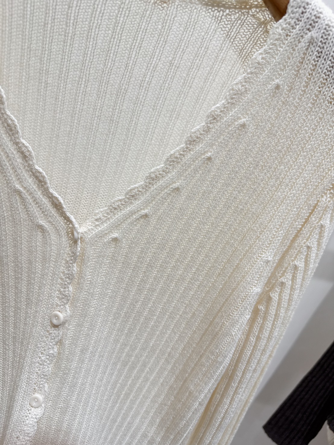 A04.極度顯瘦坑條V領針織小外套