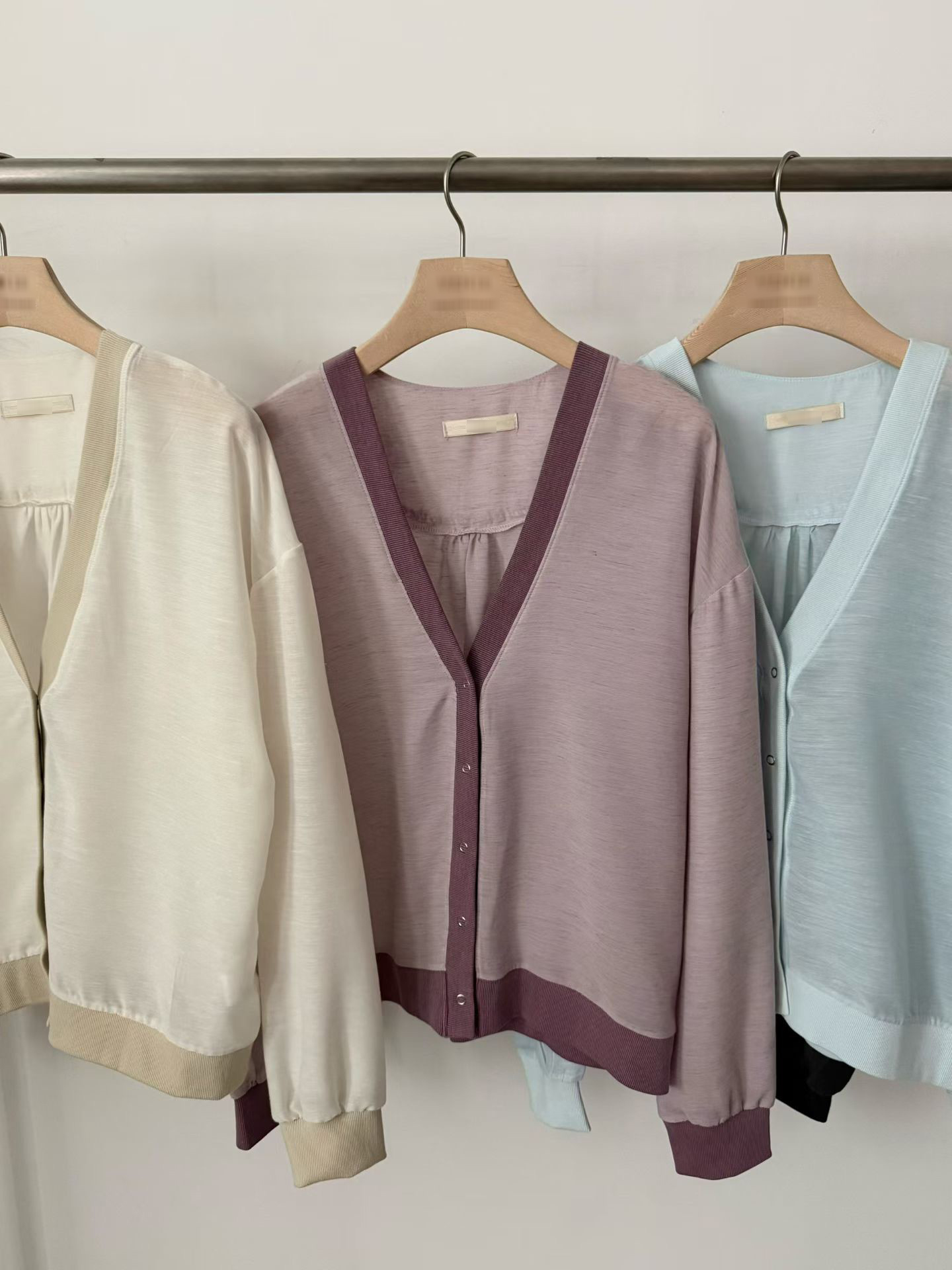 B34.V領滾邊撞色後繡字外套