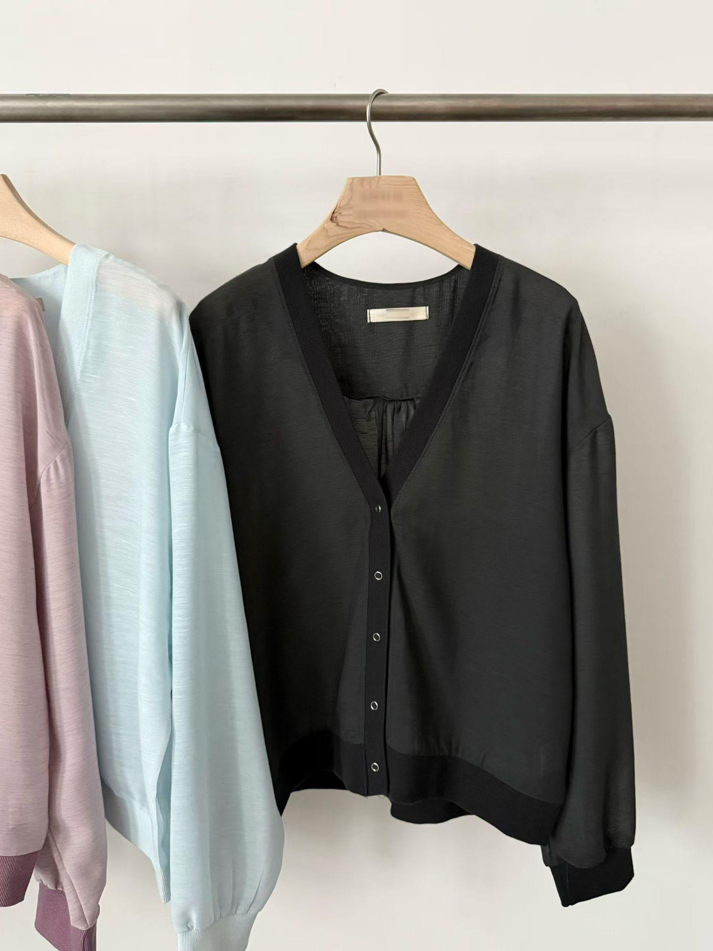 B34.V領滾邊撞色後繡字外套