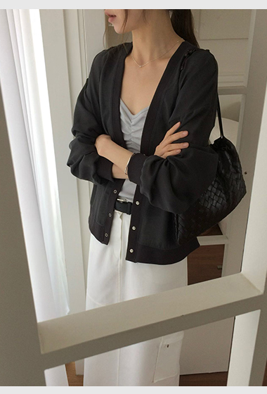 B34.V領滾邊撞色後繡字外套