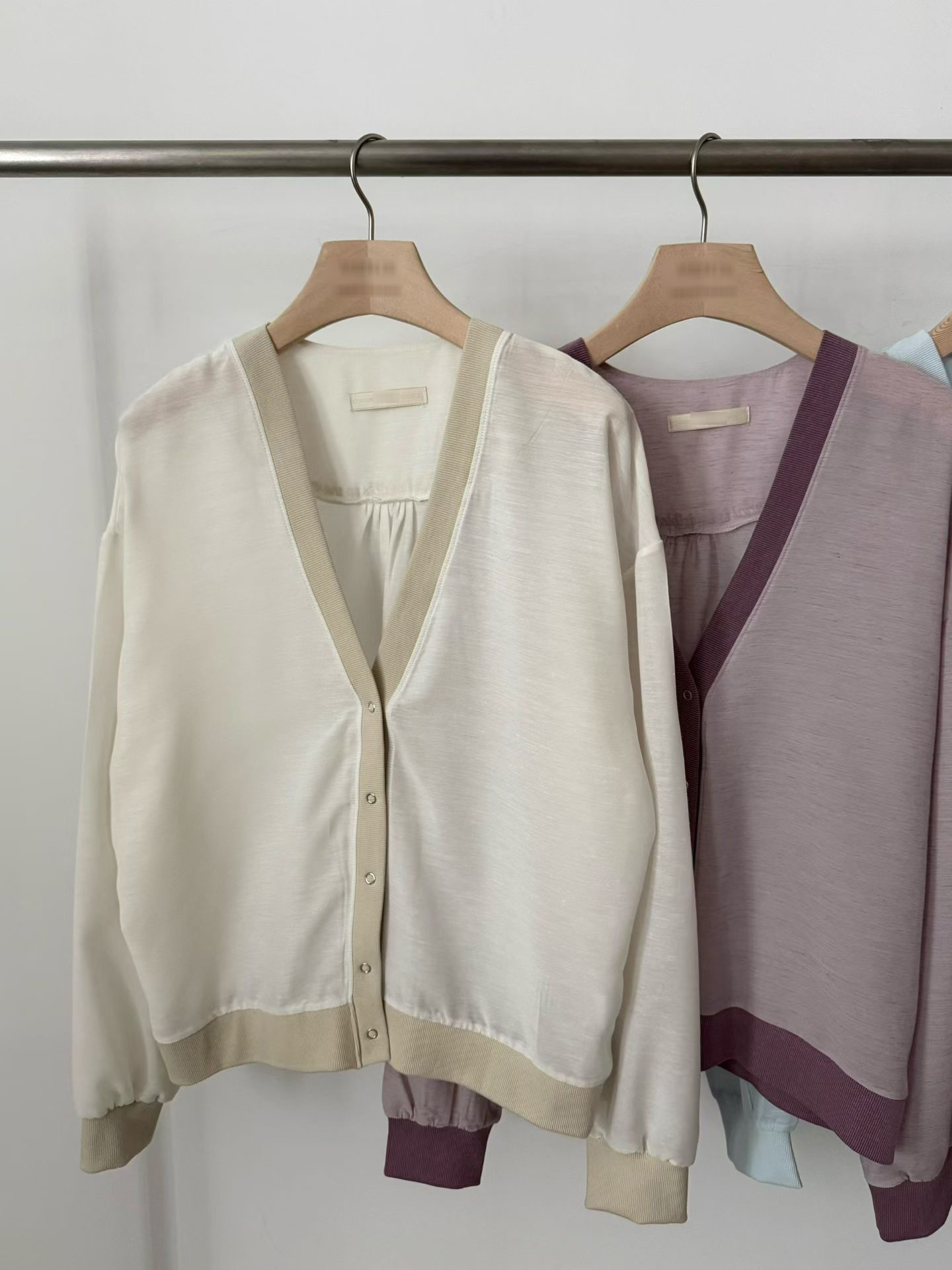 B34.V領滾邊撞色後繡字外套