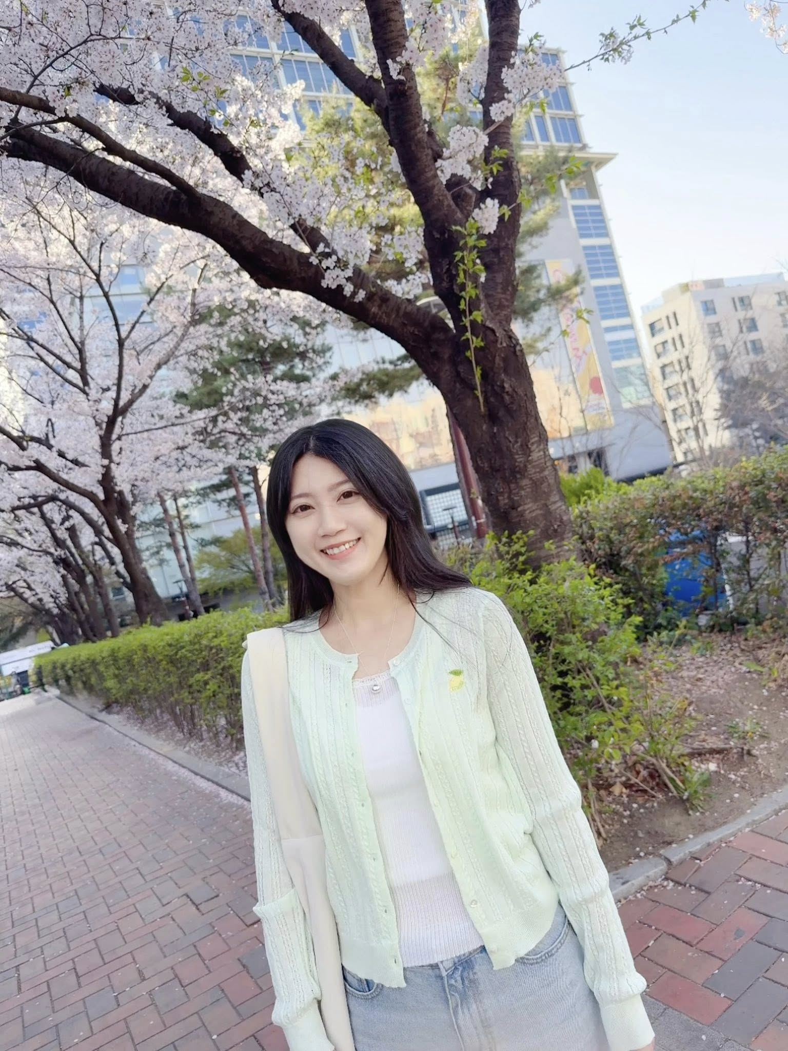 B42.刺繡小蕾夢麻花針織外套