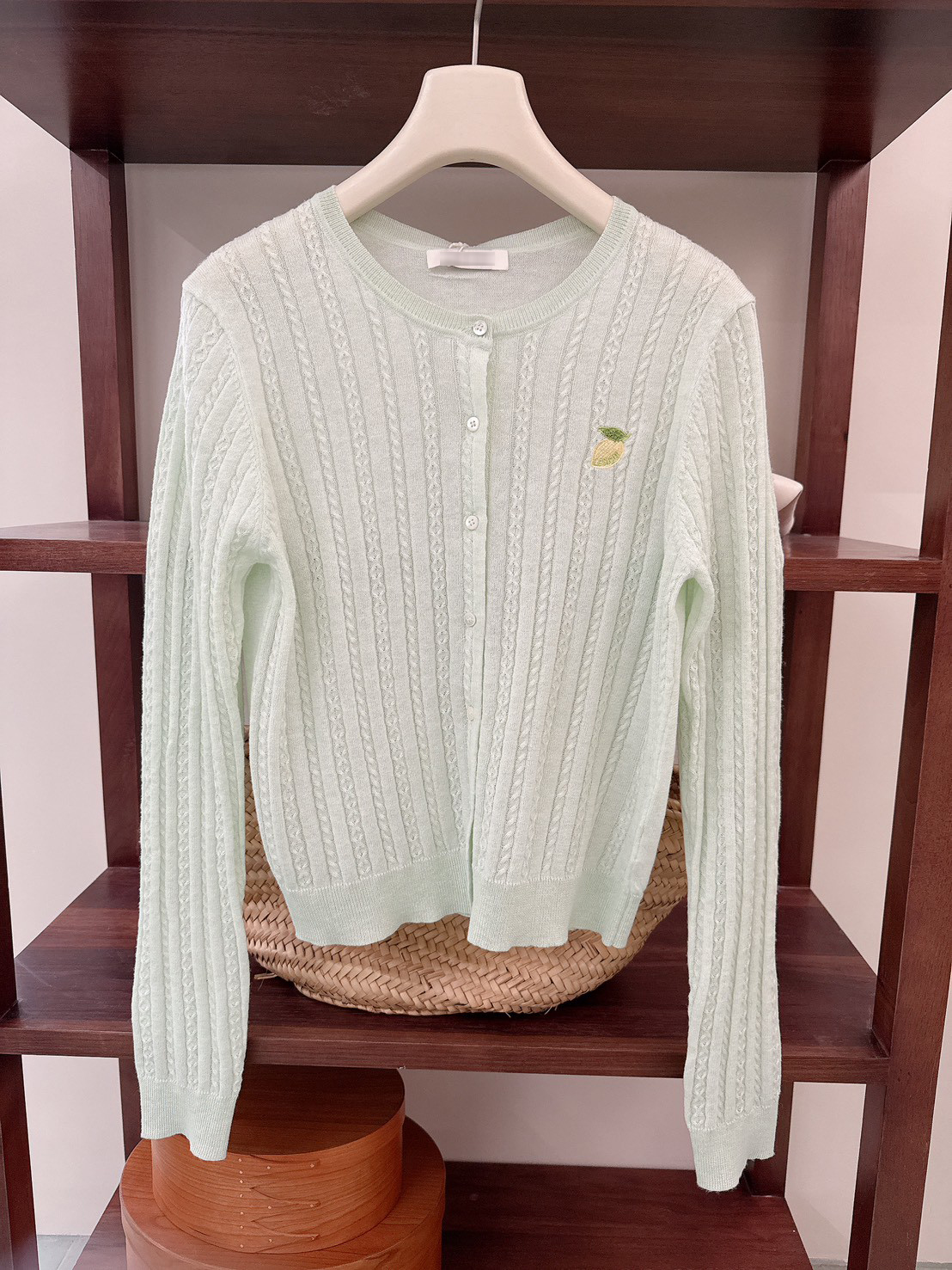 B42.刺繡小蕾夢麻花針織外套