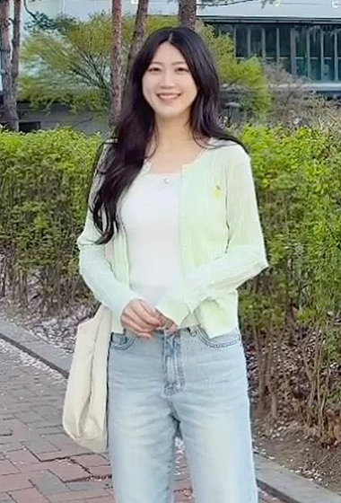 B42.刺繡小蕾夢麻花針織外套