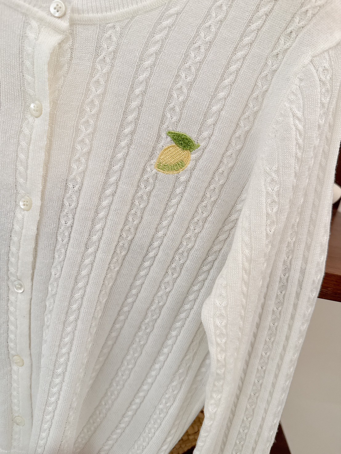 B42.刺繡小蕾夢麻花針織外套