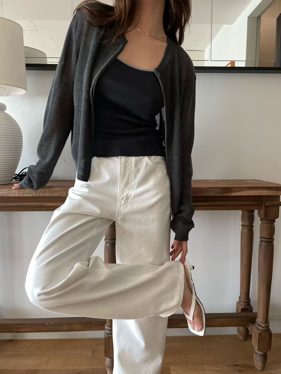 B77.圓領細緻坑條外套