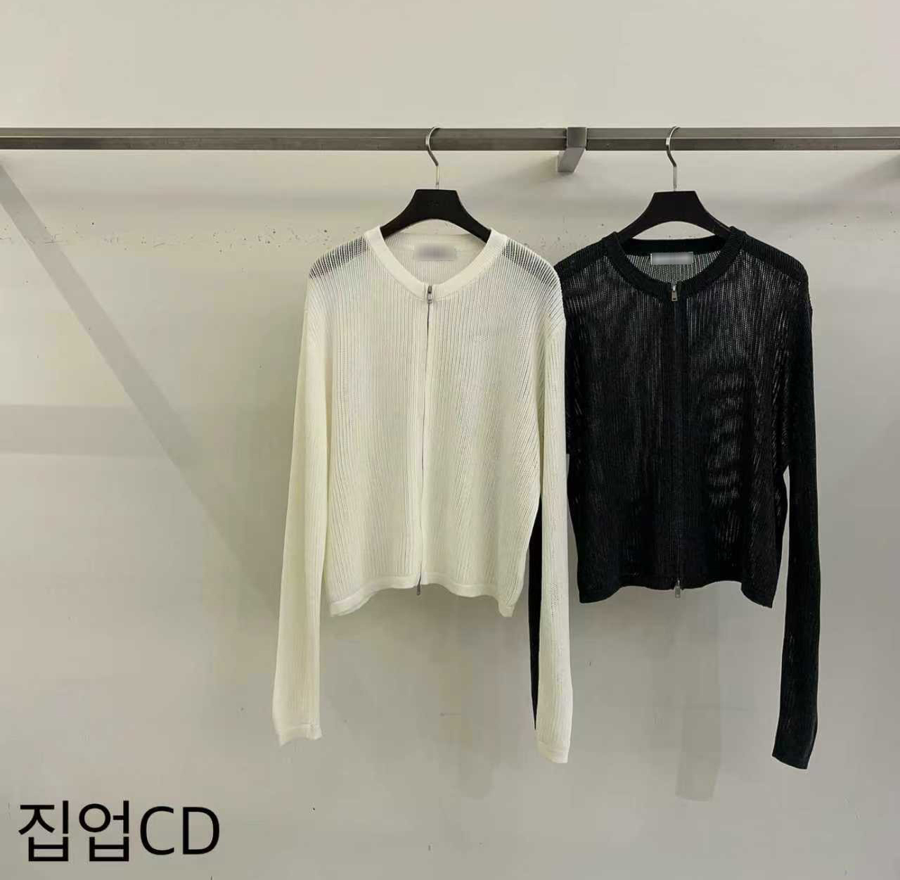 B77.圓領細緻坑條外套