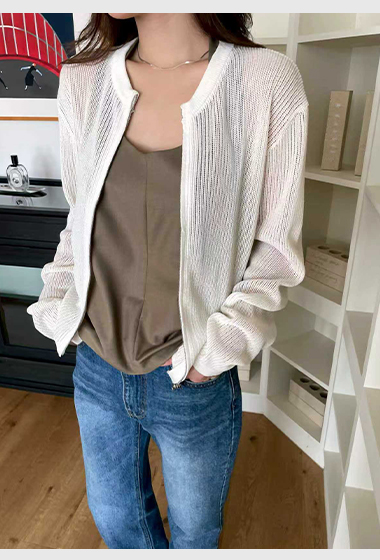 B77.圓領細緻坑條外套