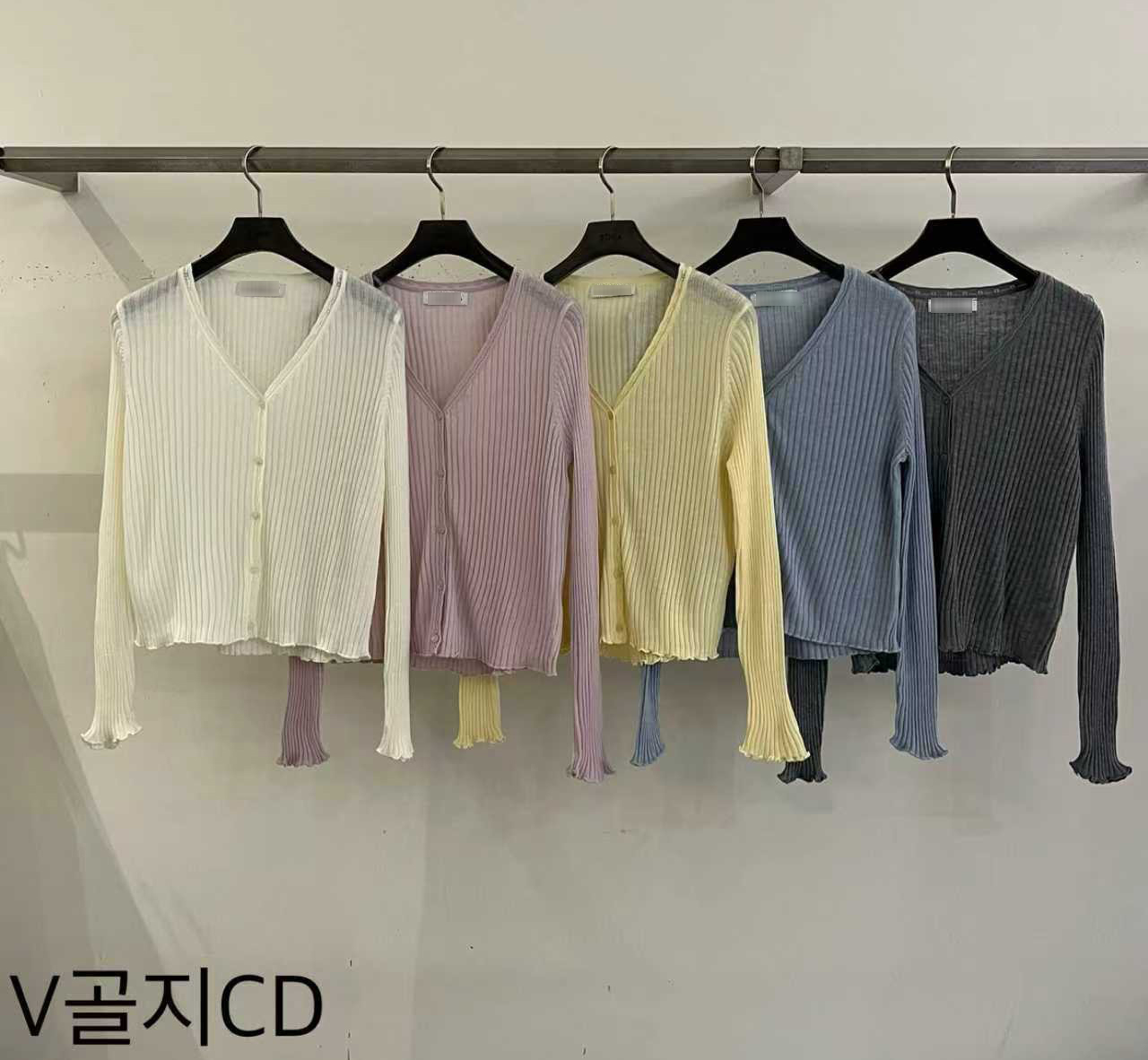 B80.粉彩直坑條小外套