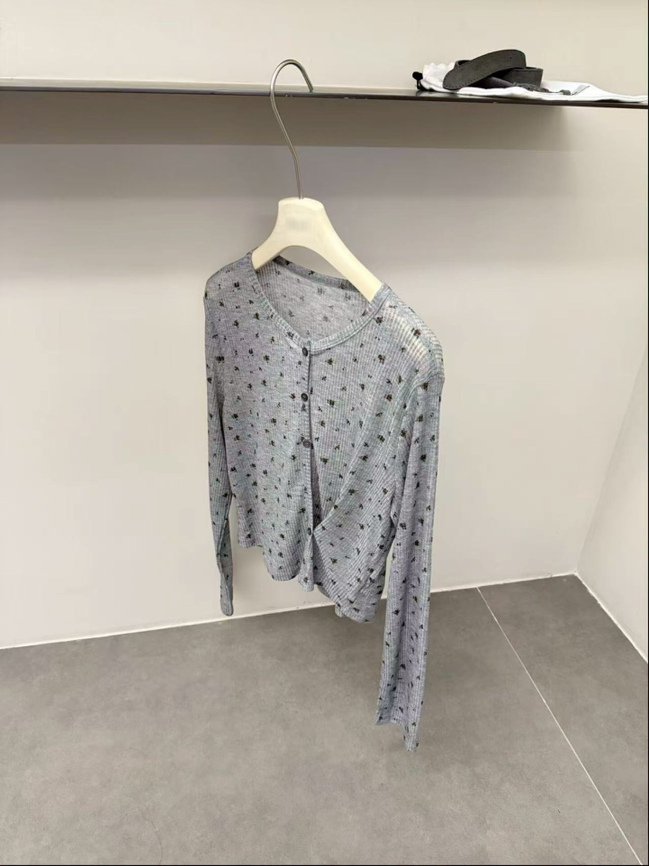 B106.溫柔小花坑條外套