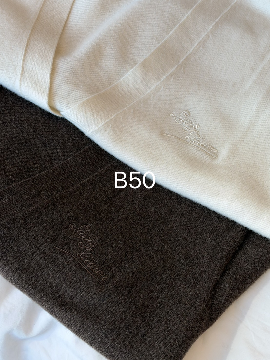 B50.小刺繡大V領毛衣外套