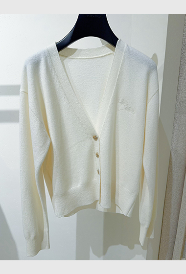 B50.小刺繡大V領毛衣外套